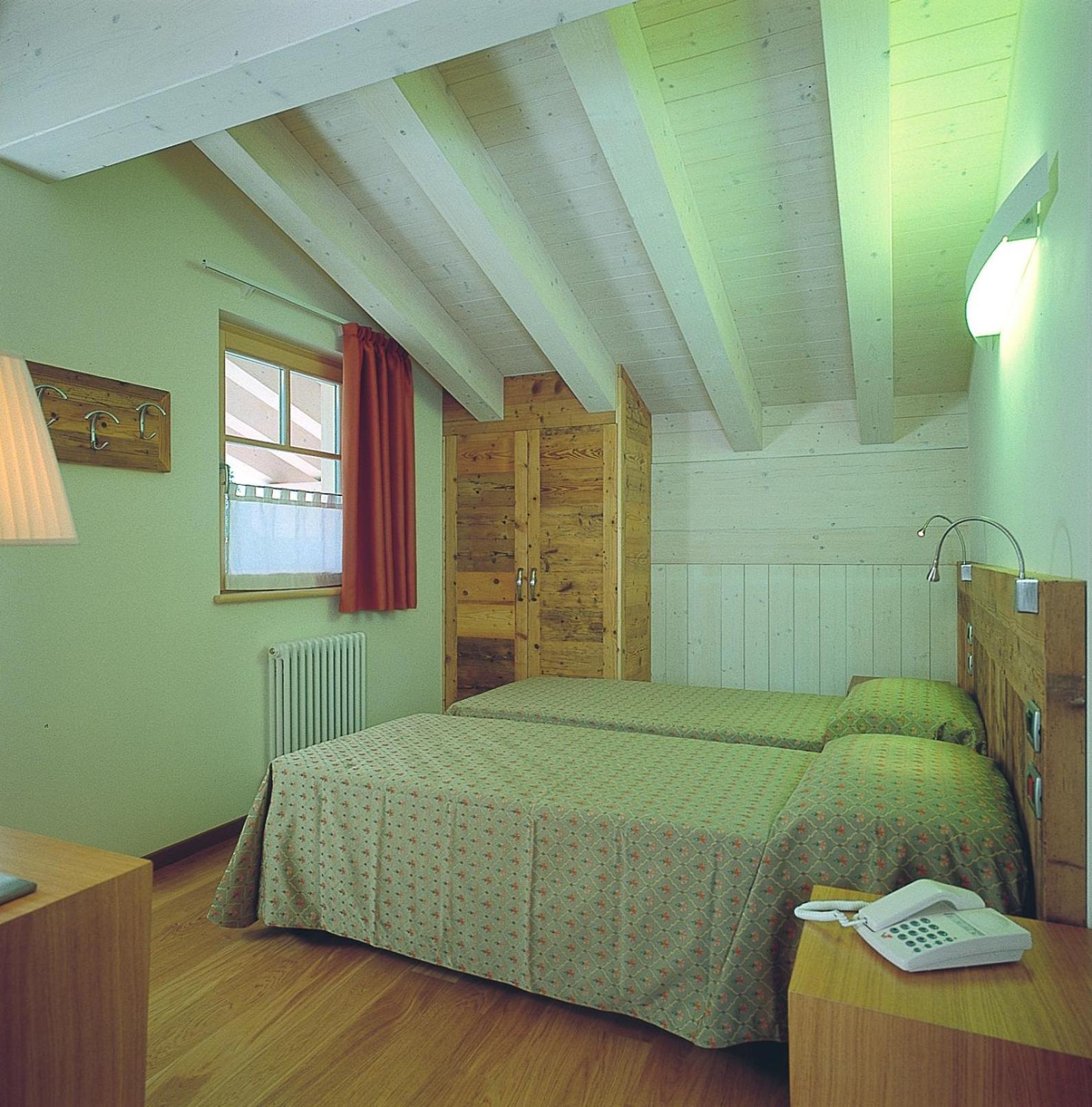 Hotel Ideal Мадонна-ди-Кампильо Экстерьер фото