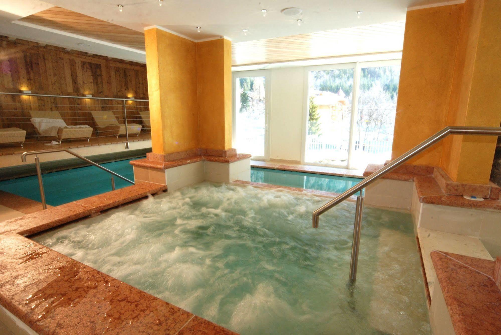 Hotel Ideal Мадонна-ди-Кампильо Экстерьер фото
