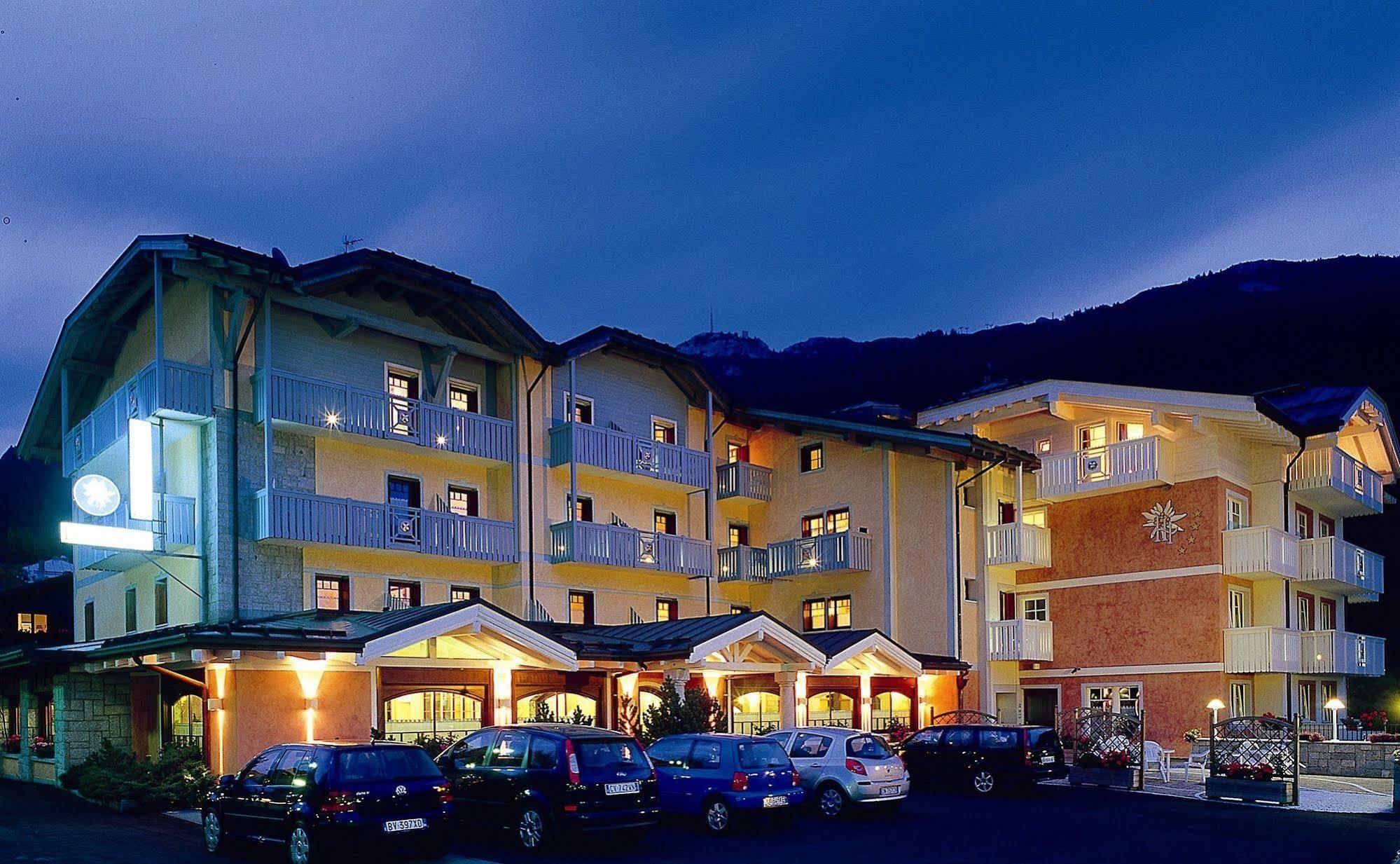 Hotel Ideal Мадонна-ди-Кампильо Экстерьер фото